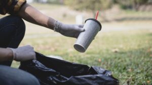 Вывоз мусора после пожара в Ленинском районе